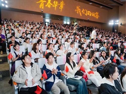 这堂思政课点亮三束光，照亮青年强国路