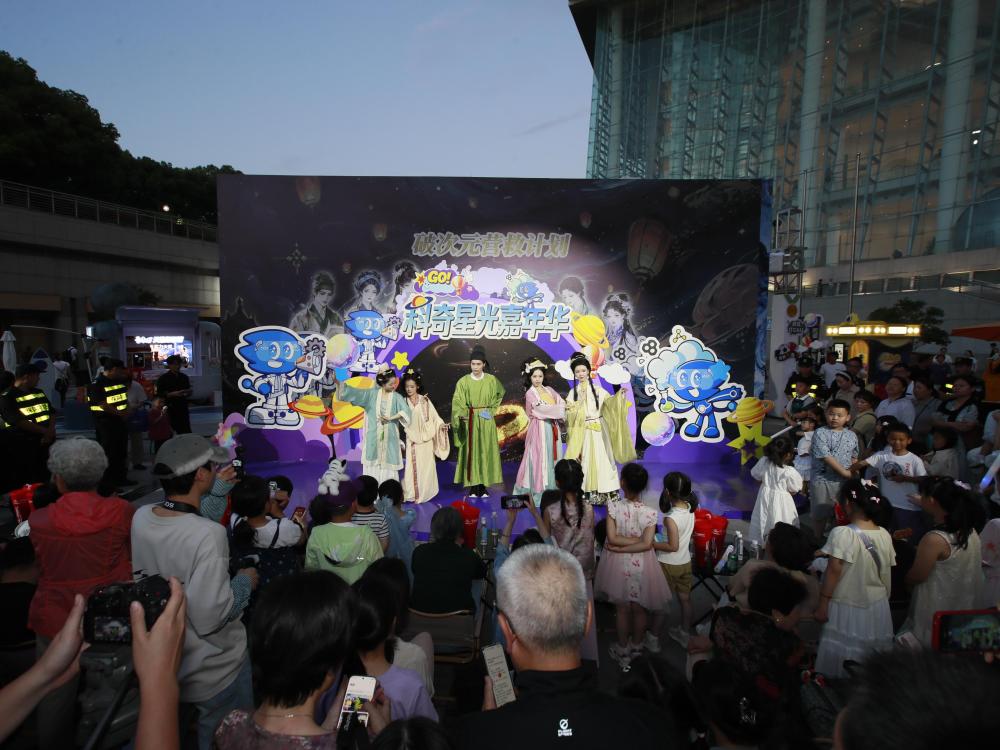 夜市、夜游、夜探，花样玩法带热夏夜消费