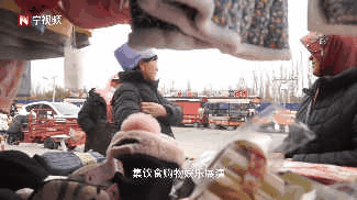 红寺堡：为“地摊经济”松绑 点燃城市“烟火气”