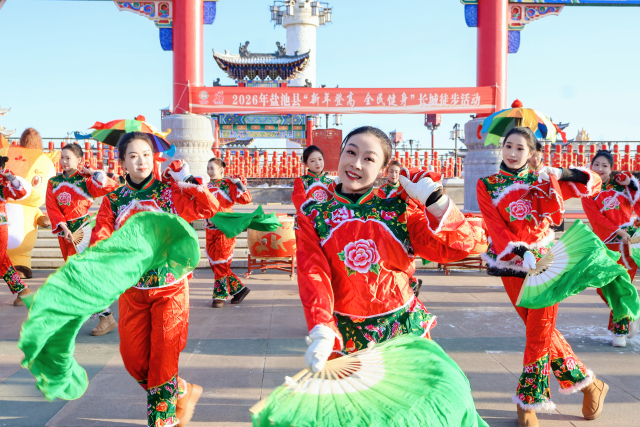 健步登高迎新年！盐池千名健身爱好者长城脚下跨年徒步
