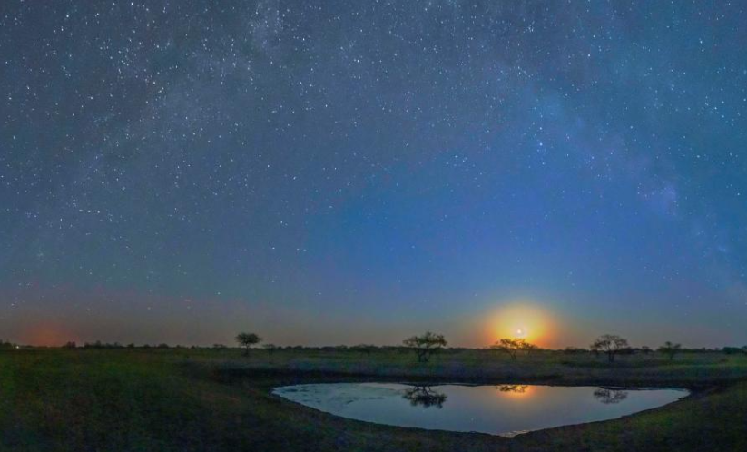 星空相册丨“银河之眼”现身夜空