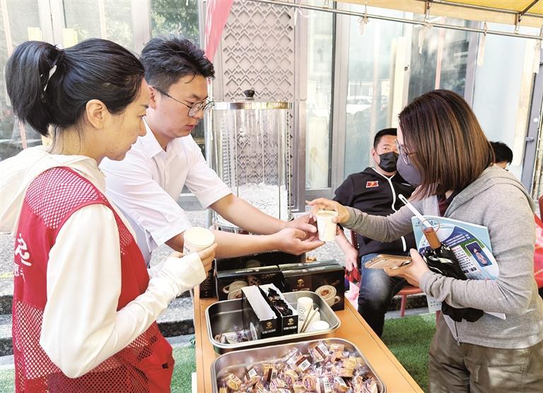 助力高考 “微驿站”暖心“营业”