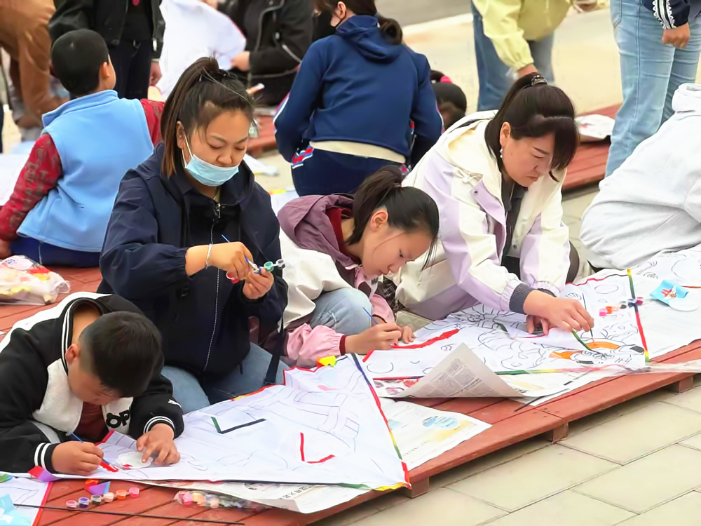 永宁：纸鸢寄哀思 新风润清明