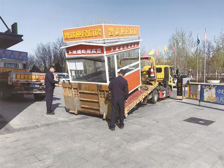 银川市金凤区整治“僵尸车”