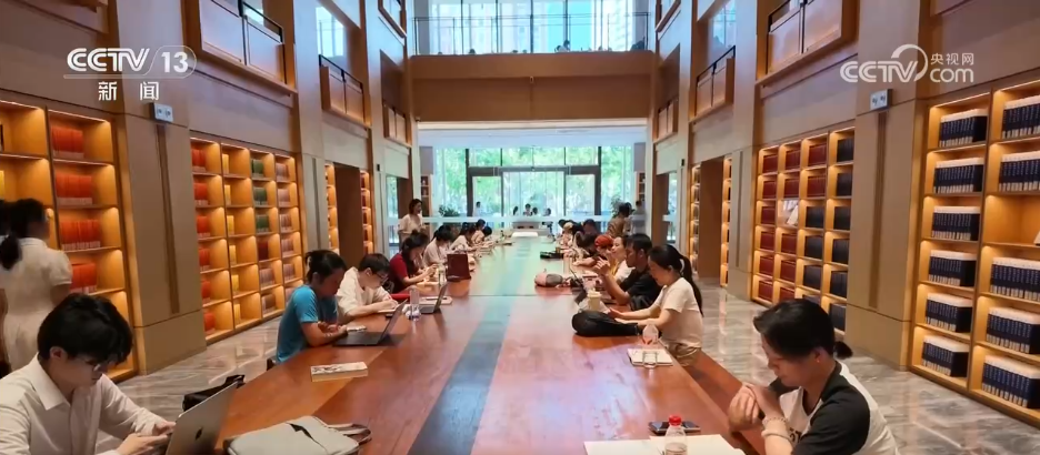 城市特色图书馆让“诗和远方”就在身旁