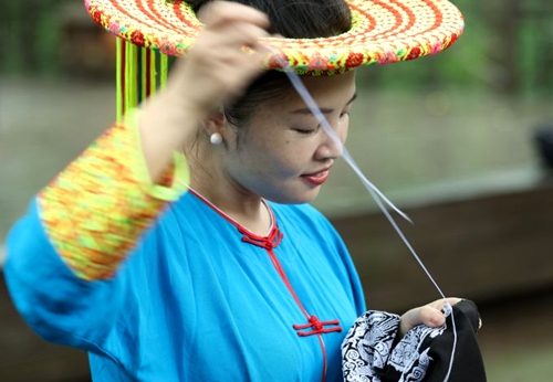 镜观·非遗丨飞针走线挑花开